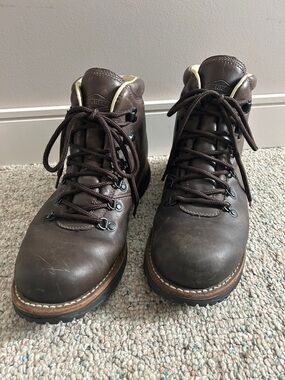 Men’s Merrell Hiking Boots, Size 10